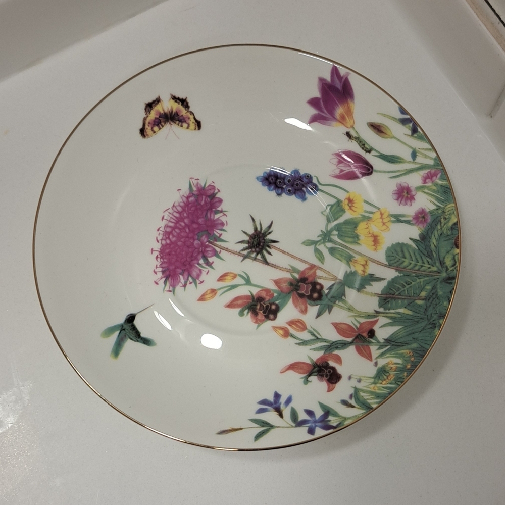 Floral Porcelain Teacup and Saucer Set - Picture 5 of 7